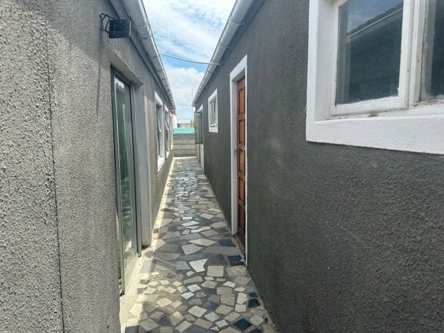 4 Bedroom Property for Sale in Electric City Western Cape